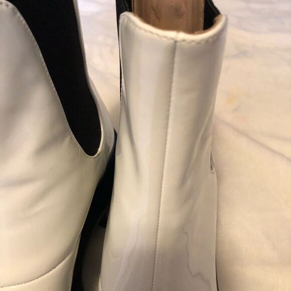 New Stuart Weitzman Norah Chelsea leather ankle Boot (Women), size 9c - Picture 8 of 14